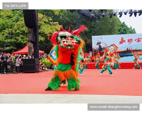 闽台青狮精彩亮相泉州夜跑 两岸武艺共谱同根文化新篇 闽台青狮精彩亮相泉州夜跑 两岸武艺共谱同根文化新篇